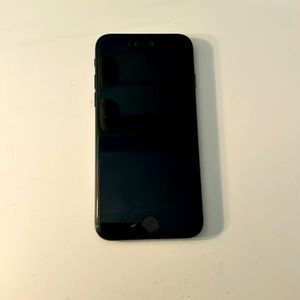 Unlocked iPhone SE2020 w/ working charger